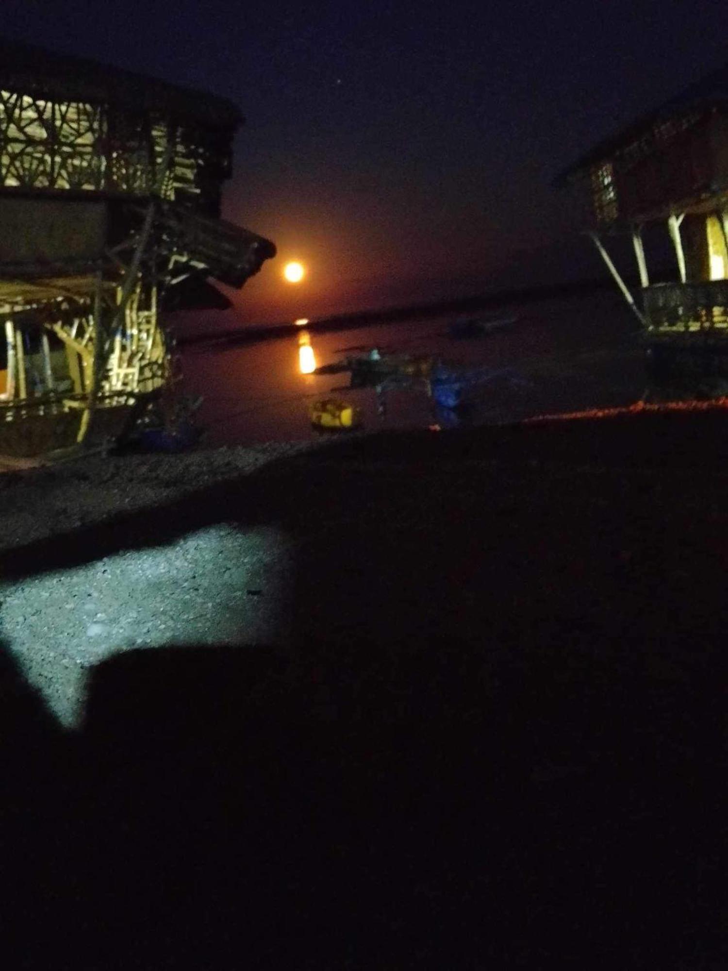 Bamboo Nest Beachfront Puerto Princesa Екстер'єр фото