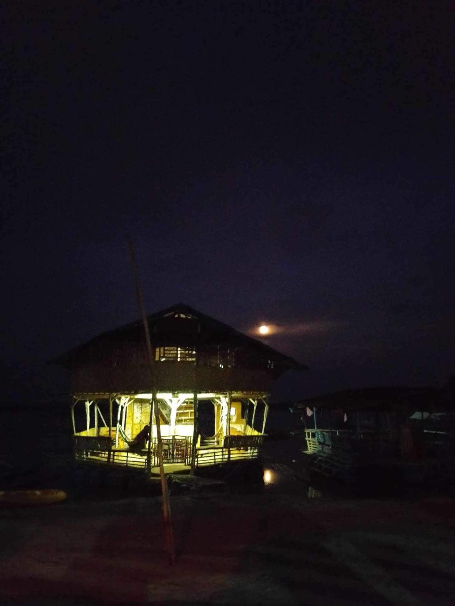 Bamboo Nest Beachfront Puerto Princesa Екстер'єр фото